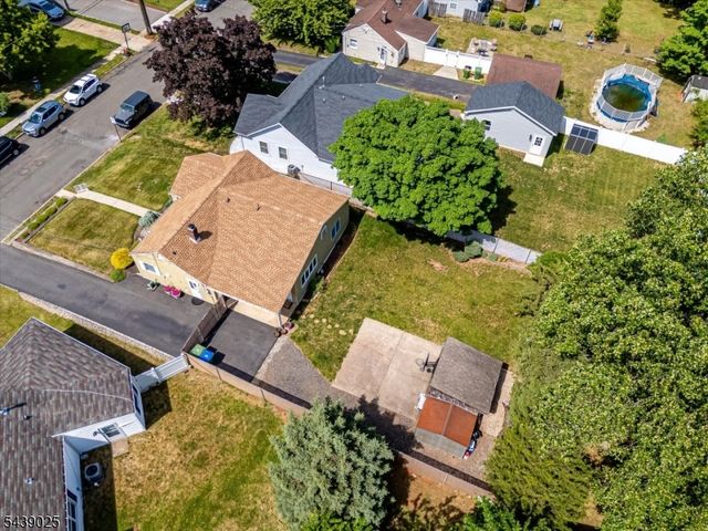 30 Walnut St, Edison Twp., NJ 08817