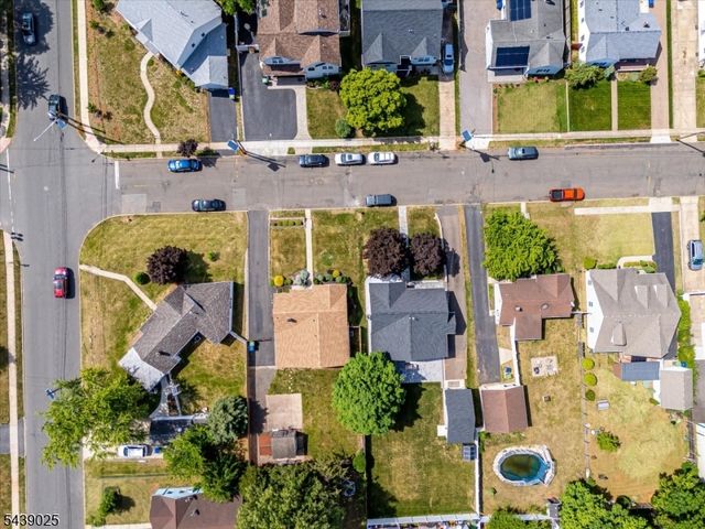 30 Walnut St, Edison Twp., NJ 08817