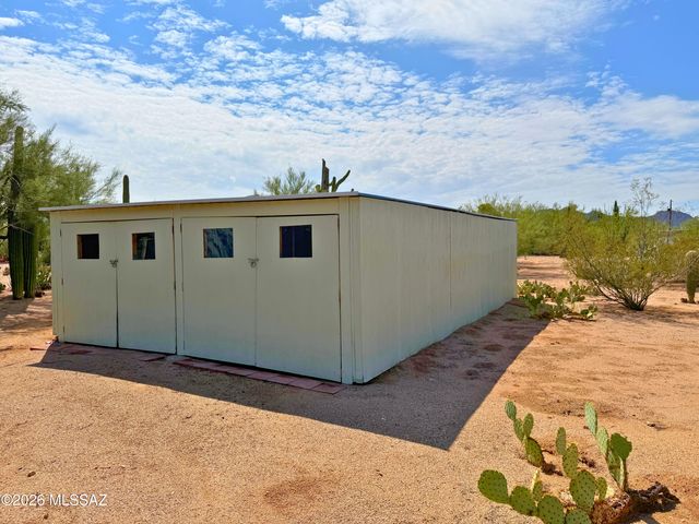 6075 N Van Ark Road, Tucson, AZ 85743