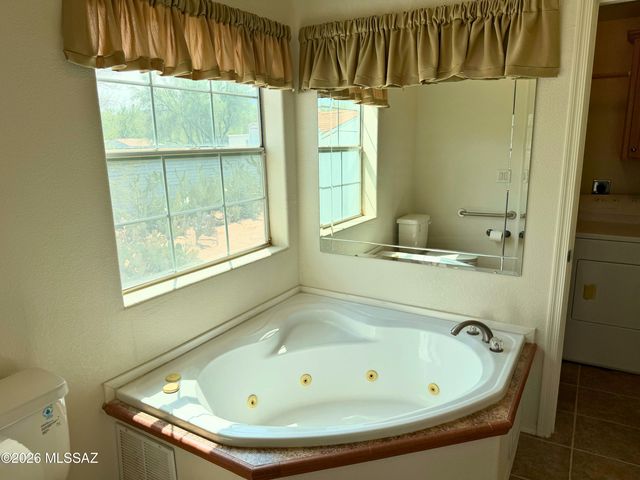 6075 N Van Ark Road, Tucson, AZ 85743