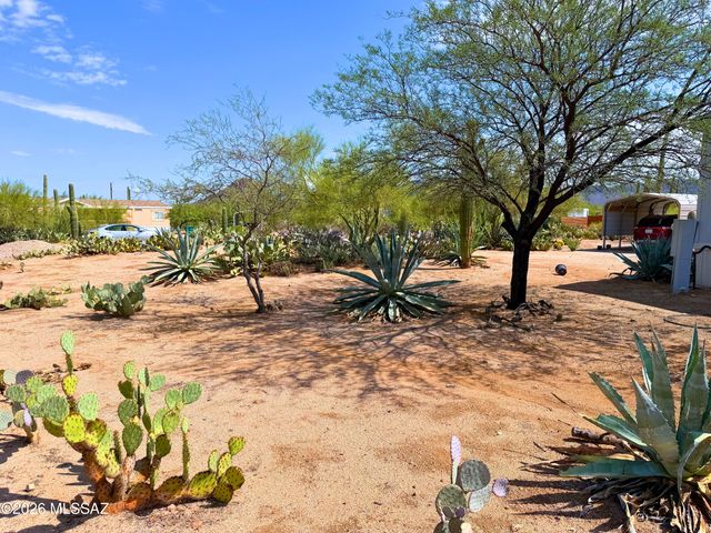 6075 N Van Ark Road, Tucson, AZ 85743