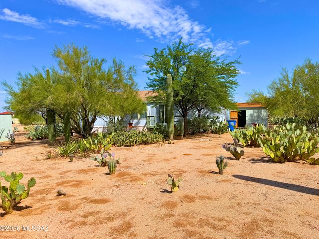 6075 N Van Ark Road, Tucson, AZ 85743