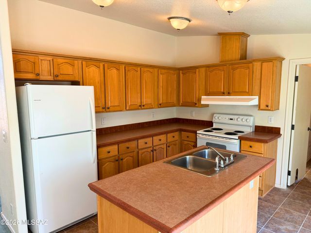6075 N Van Ark Road, Tucson, AZ 85743