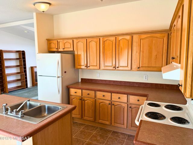 6075 N Van Ark Road, Tucson, AZ 85743