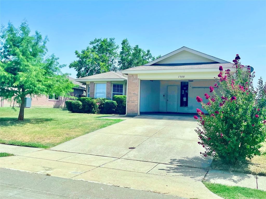1308 Wenatchee Drive, Krum, TX 76249