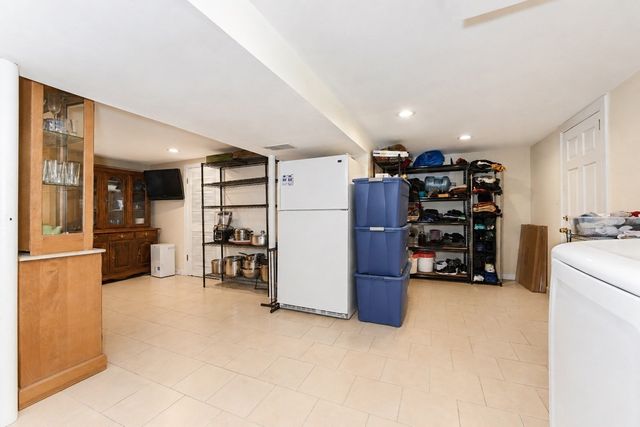 31 Rockwell Ave, Brockton, MA 02302