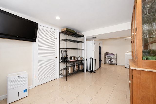 31 Rockwell Ave, Brockton, MA 02302