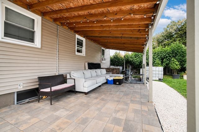 31 Rockwell Ave, Brockton, MA 02302