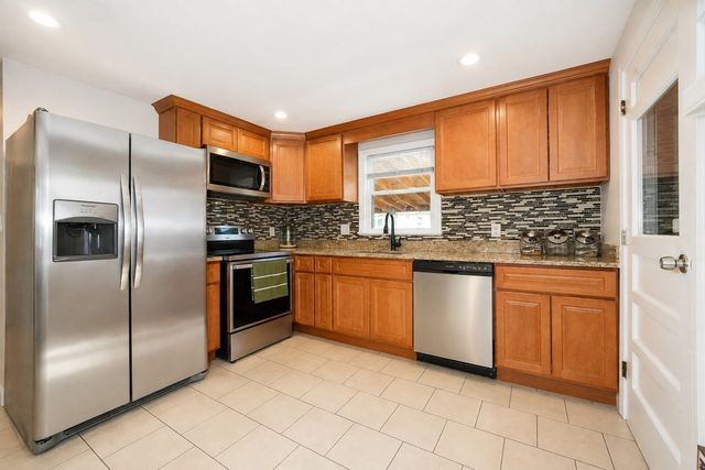 31 Rockwell Ave, Brockton, MA 02302