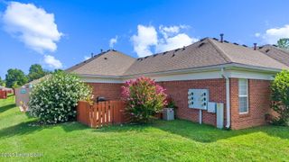 7708 Stovall Pl, Louisville, KY 40228