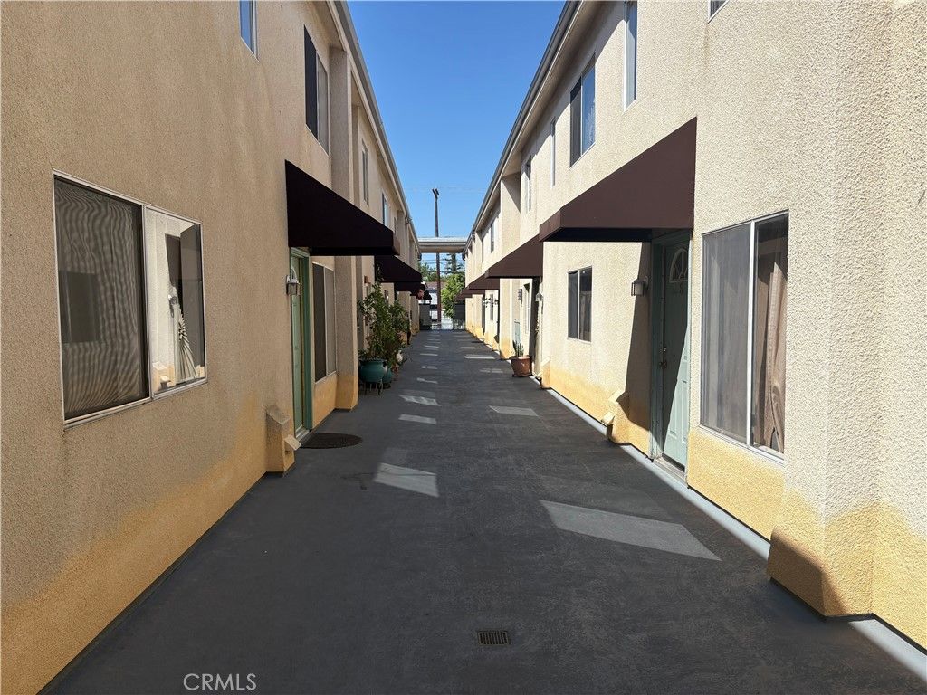 8800 Burnet 16, North Hills, CA 91343 — photo 2