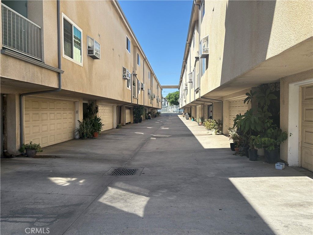 8800 Burnet 16, North Hills, CA 91343 — photo 3