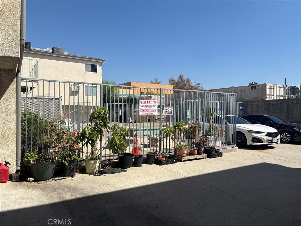 8800 Burnet 16, North Hills, CA 91343 — photo 5