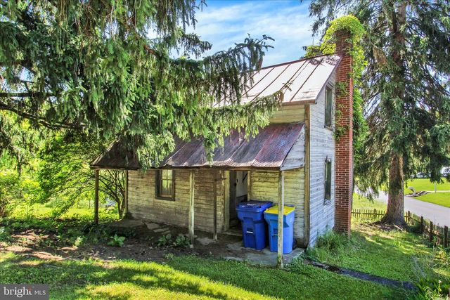 7890 GNATSTOWN RD, Hanover, PA 17331