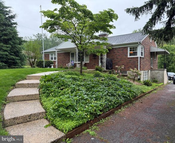 7890 GNATSTOWN RD, Hanover, PA 17331