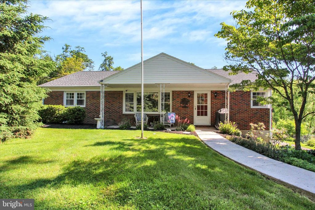 7890 GNATSTOWN RD, Hanover, PA 17331