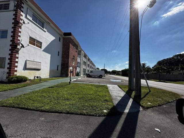 1280 NW 43rd Terrace 107, Lauderhill, FL 33313