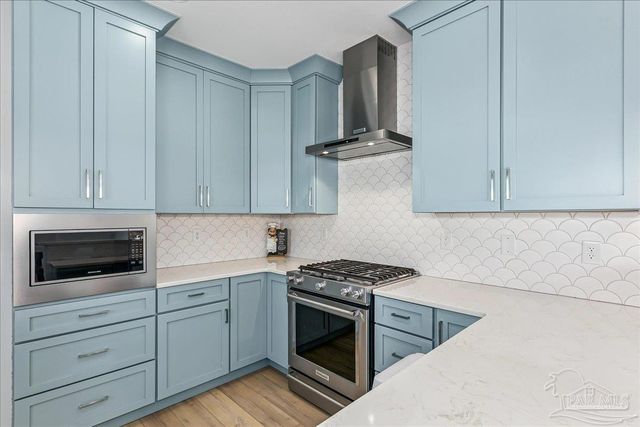 7530 Gulf Blvd, Navarre Beach, FL 32566