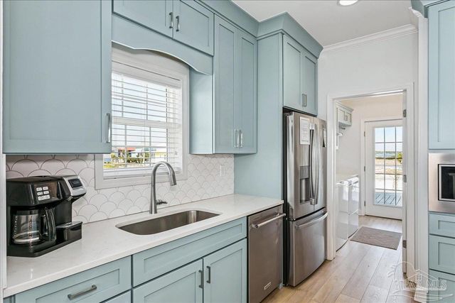 7530 Gulf Blvd, Navarre Beach, FL 32566