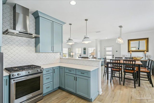 7530 Gulf Blvd, Navarre Beach, FL 32566