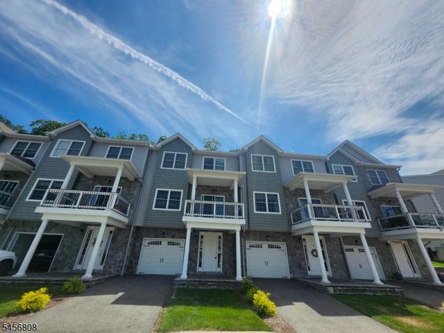 65 Halina Ln, Butler Boro, NJ 07405