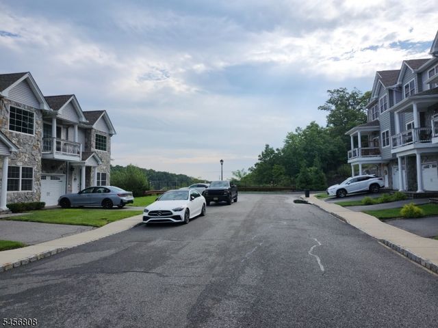 65 Halina Ln, Butler Boro, NJ 07405