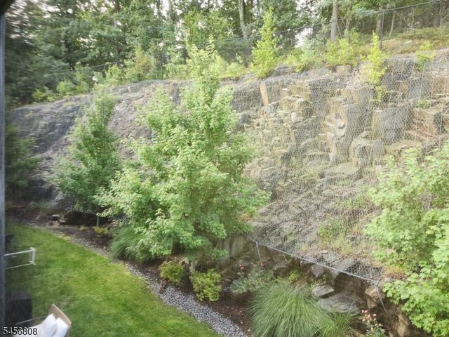 65 Halina Ln, Butler Boro, NJ 07405