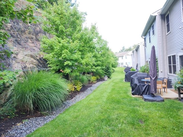 65 Halina Ln, Butler Boro, NJ 07405