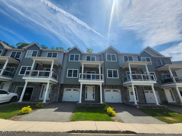 65 Halina Ln, Butler Boro, NJ 07405