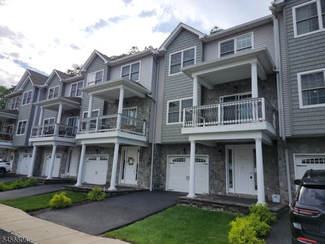 65 Halina Ln, Butler Boro, NJ 07405