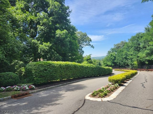 65 Halina Ln, Butler Boro, NJ 07405