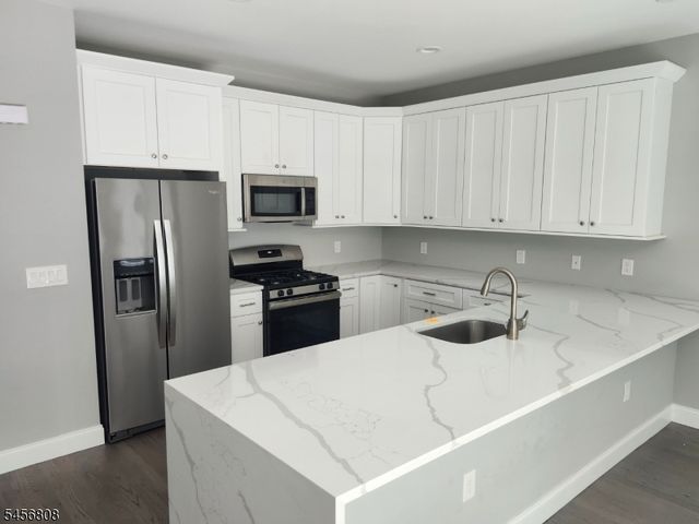 65 Halina Ln, Butler Boro, NJ 07405