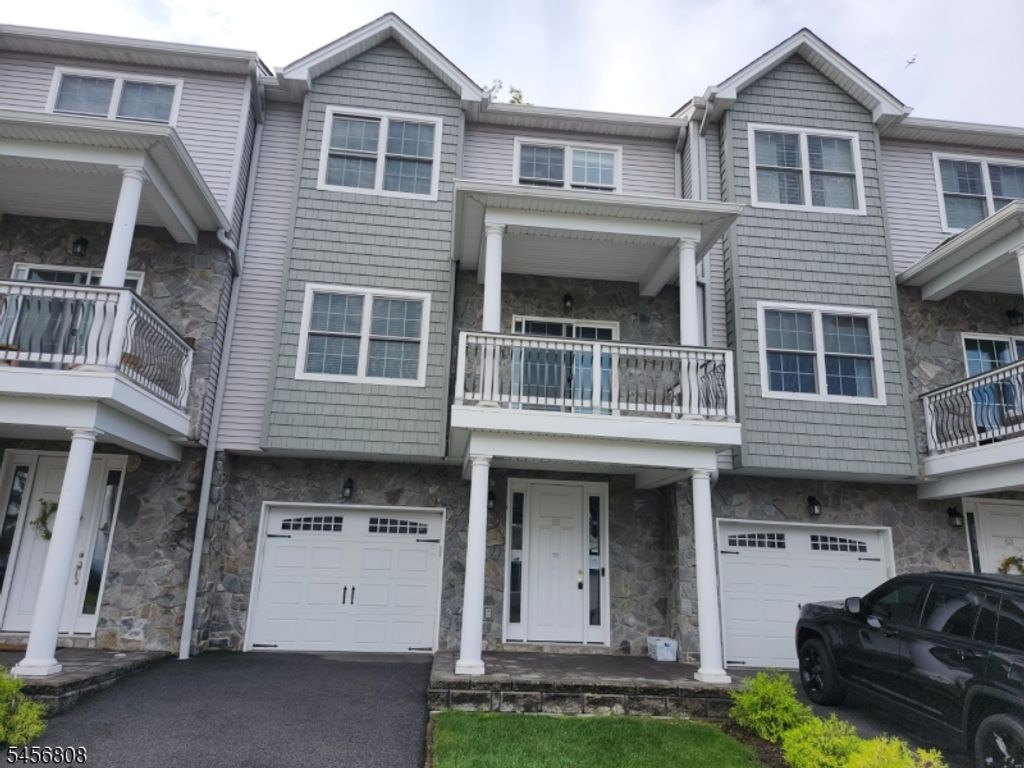 65 Halina Ln, Butler Boro, NJ 07405