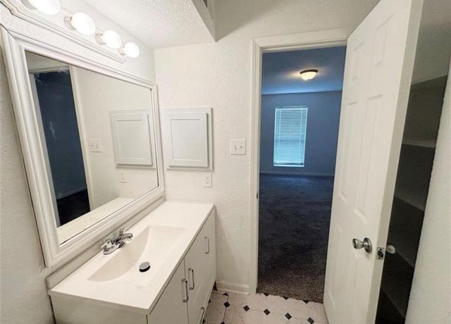 8100 Creekbend Drive 152, Houston, TX 77071