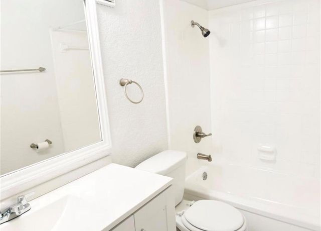 8100 Creekbend Drive 152, Houston, TX 77071