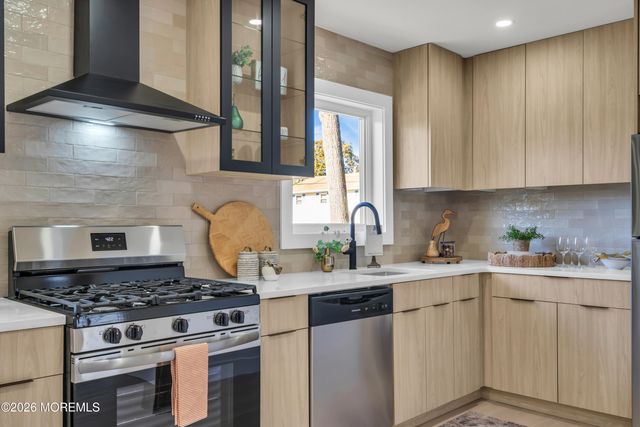 49 Elm Street, Beachwood, NJ 08722