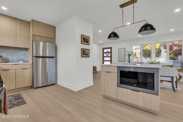 49 Elm Street, Beachwood, NJ 08722