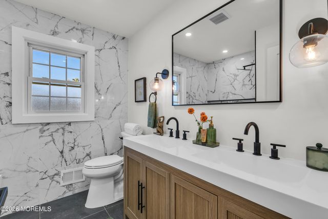 49 Elm Street, Beachwood, NJ 08722