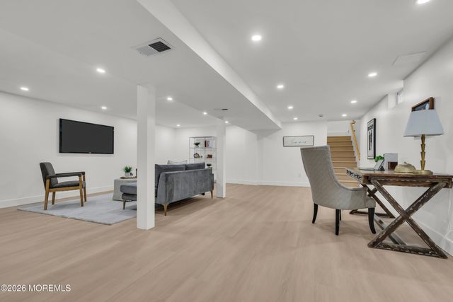49 Elm Street, Beachwood, NJ 08722