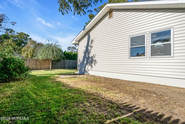 49 Elm Street, Beachwood, NJ 08722