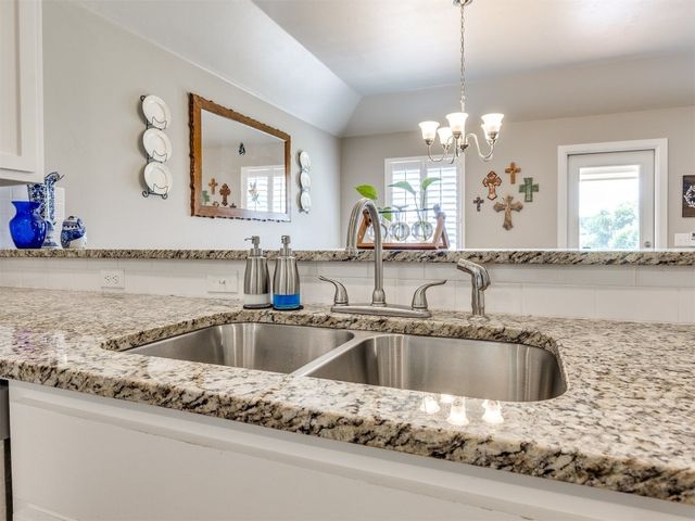 9556 Country Side Lane, Guthrie, OK 73044
