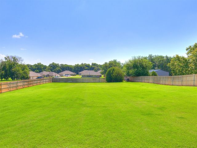 9556 Country Side Lane, Guthrie, OK 73044