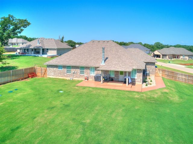 9556 Country Side Lane, Guthrie, OK 73044