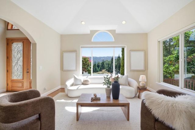 2075 Mantelli Drive, Gilroy, CA 95020