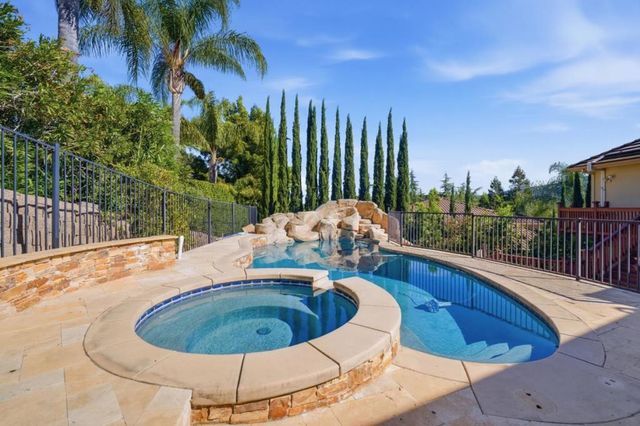 2075 Mantelli Drive, Gilroy, CA 95020