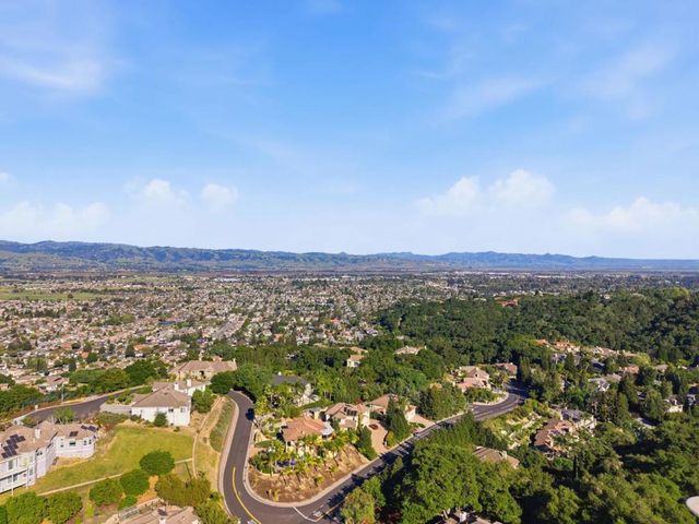 2075 Mantelli Drive, Gilroy, CA 95020