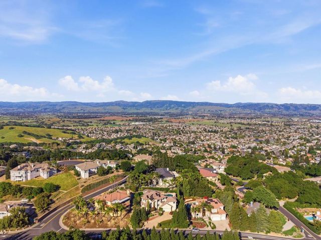 2075 Mantelli Drive, Gilroy, CA 95020