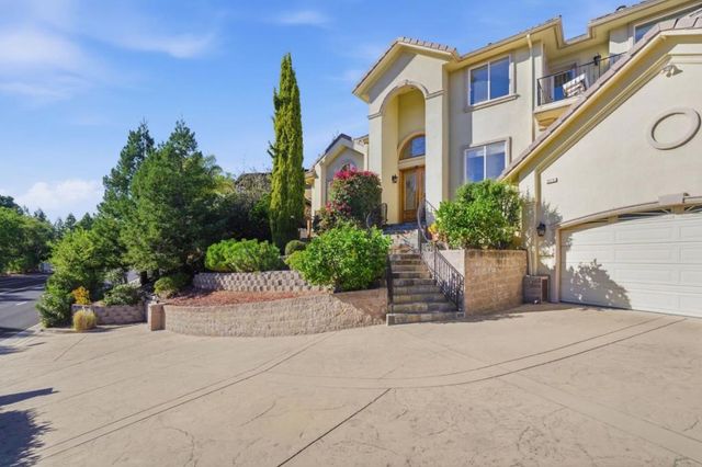 2075 Mantelli Drive, Gilroy, CA 95020