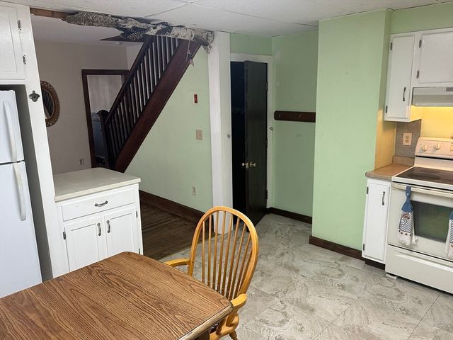 32-34 Chateaugay St, Chicopee, MA 01020