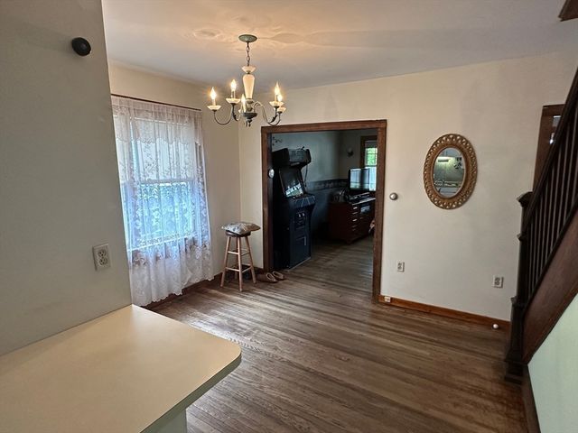 32-34 Chateaugay St, Chicopee, MA 01020